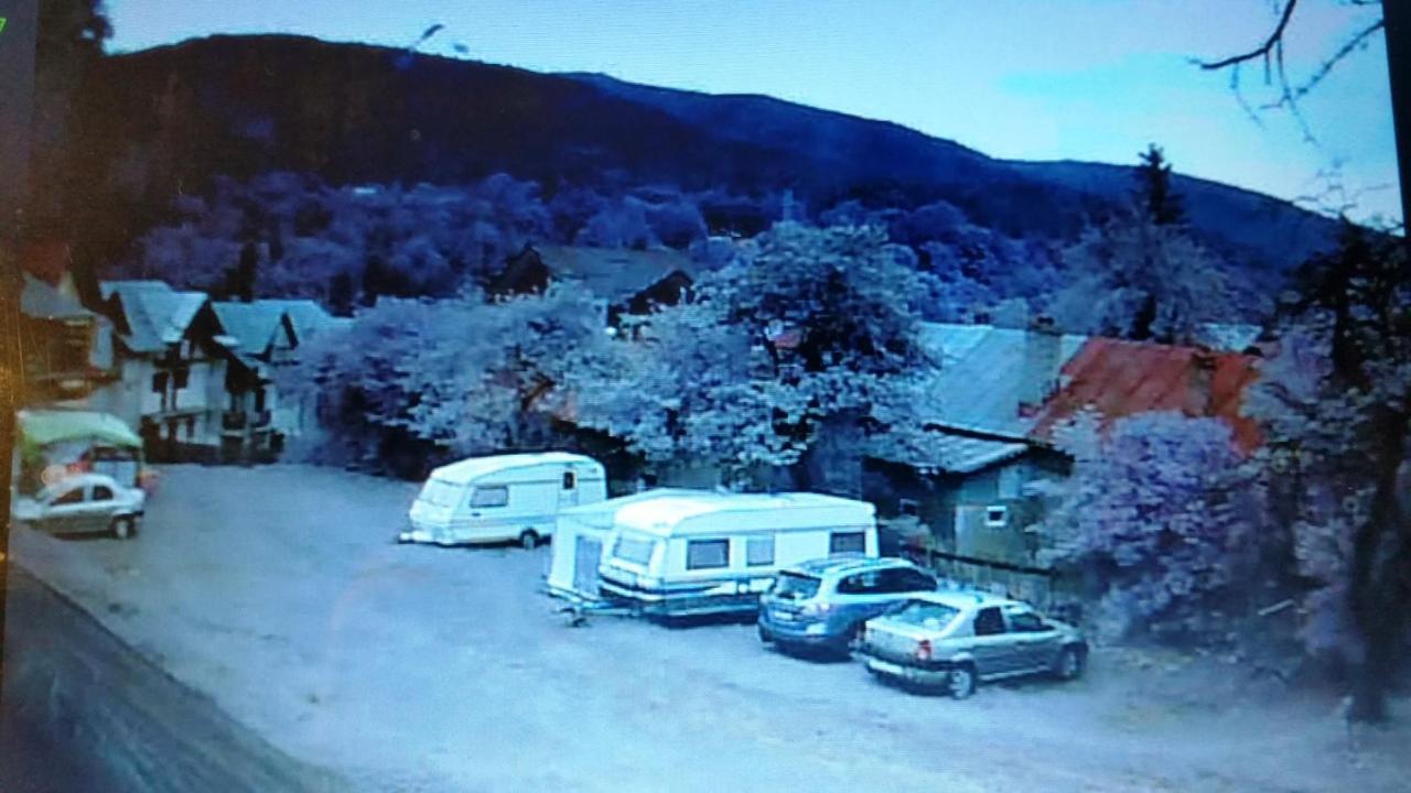 Camping Aviator, Numai Teren, Campare Pentru Rulote Autorulote Personale, Campingul Nu Are Rulote !!! Buşteni 外观 照片